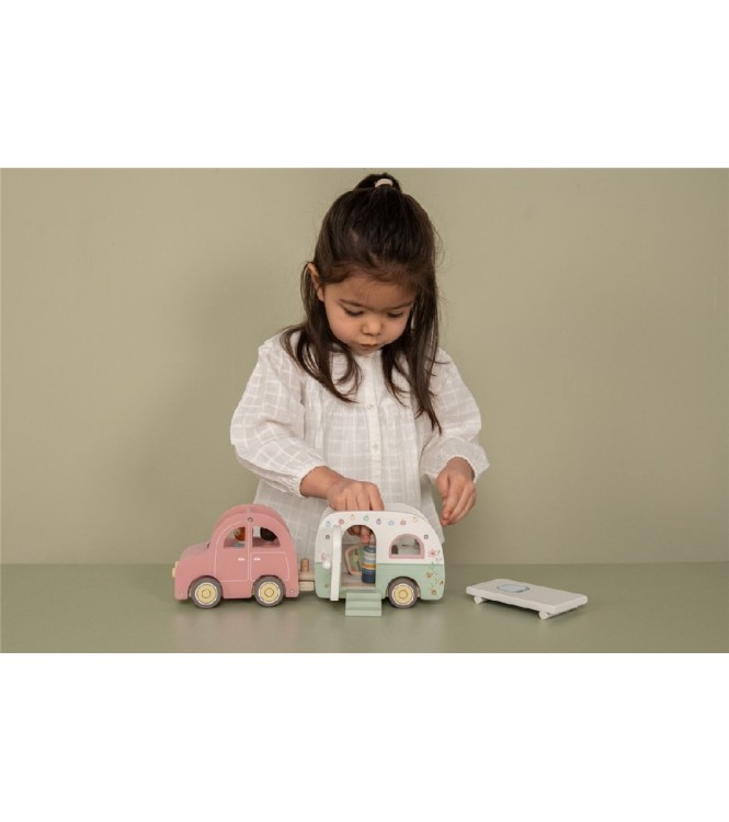 SET COCHE Y CARAVANA LITTLE DUTCH